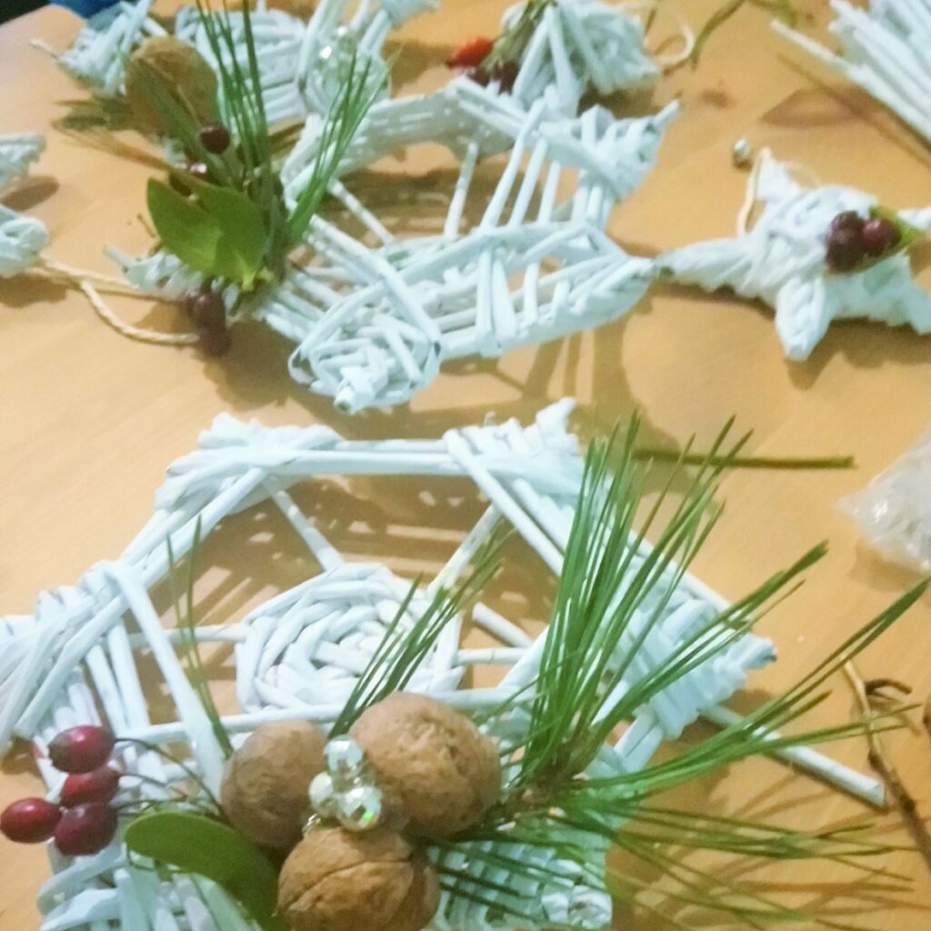 Wartszaty plecionkarskie, papierowa wiklina- ozdoby świąteczne z papierowej wikliny