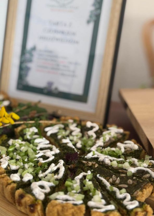 Tarta z czosnku niedźwiedziego – przepis w rytmie slow life